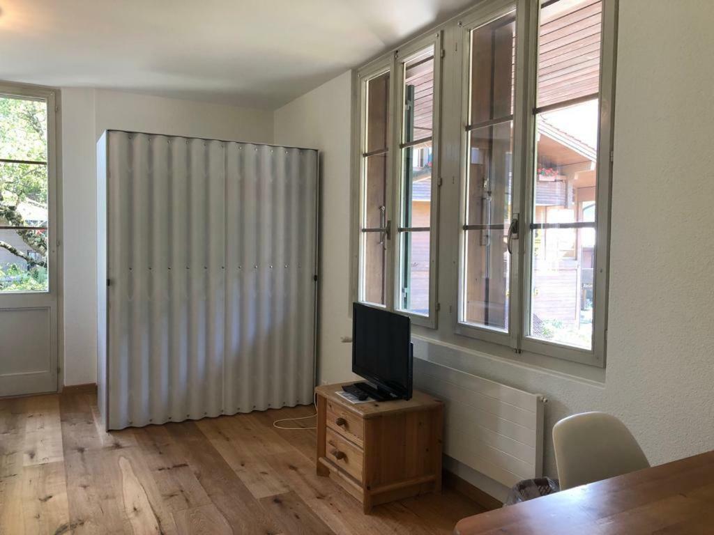 Hotel Krone Budget Lenk Bagian luar foto